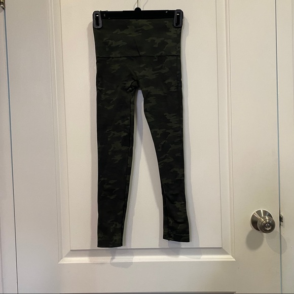 Spanx Seamless Camo Leggings - Picture 5 of 6